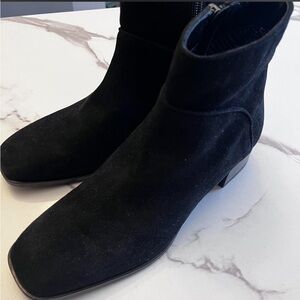 Black suede ankle boots with 2” heel #ankleboots Size 7.5